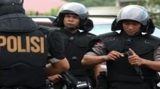 В Индонезии полицейские остригли транссексуалов, чтобы придать им "мужественности"